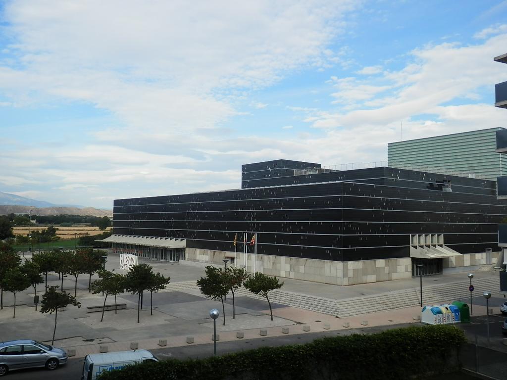 Acogedor Apartamento En Huesca Exterior photo